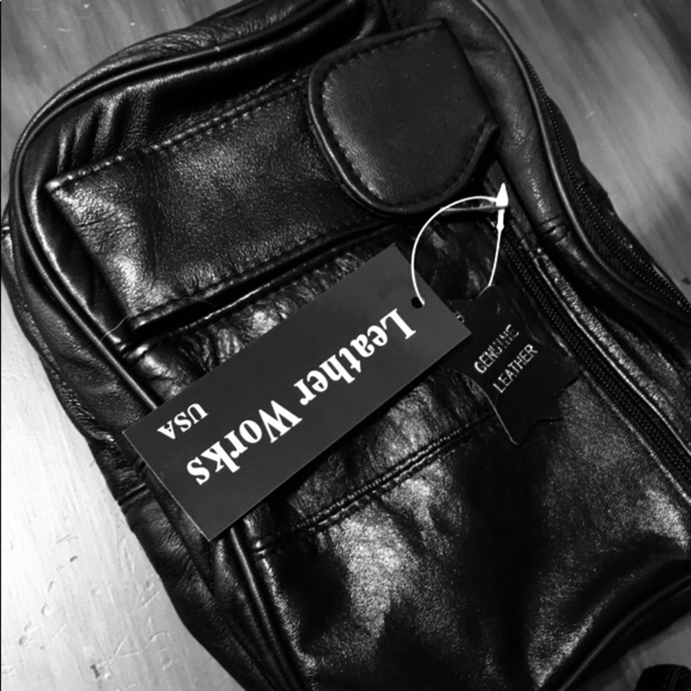 NWT Genuine Leather Bag w/attachable strap